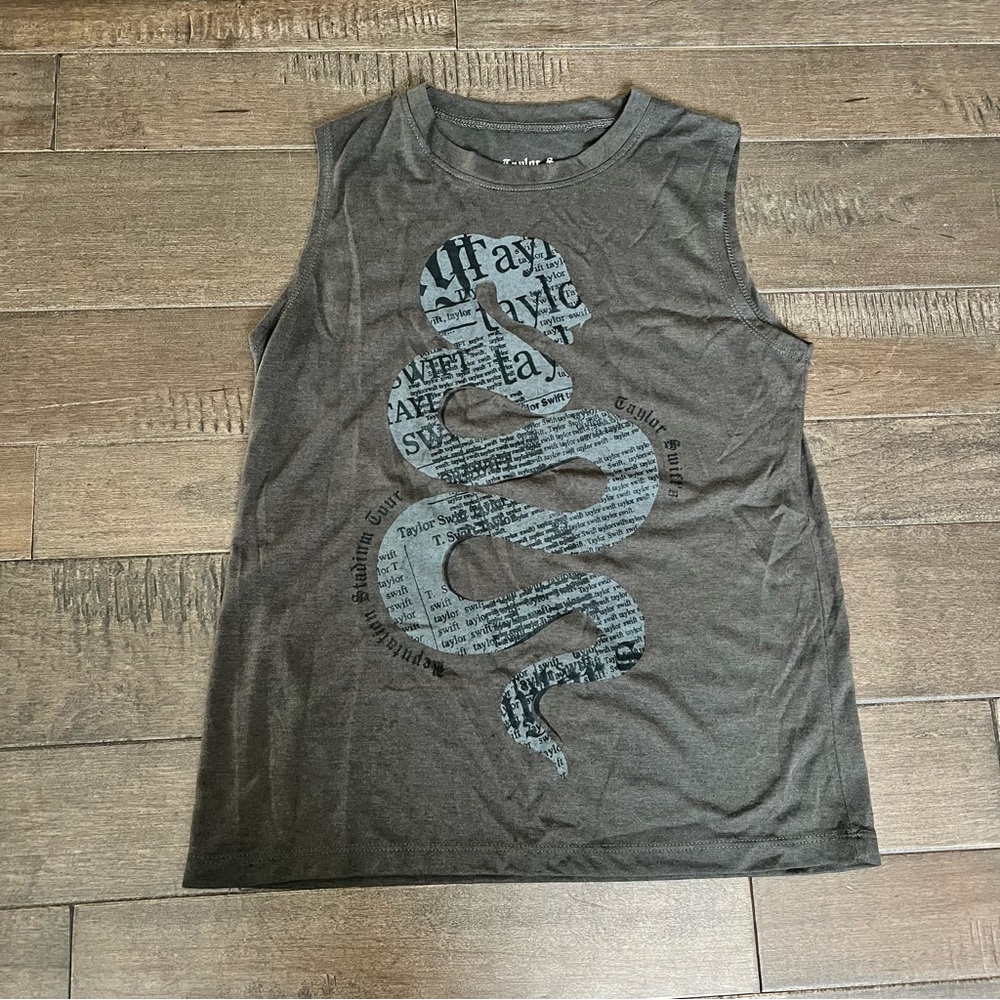 NWOT Official Taylor Swift Reputa Tour Sleeveless Tee Tank Top Gray Snake Grey M